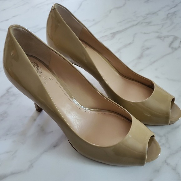 Vince Camuto Tan Patent Leather Peep-Toe Heels - Size 10 - Picture 1 of 12